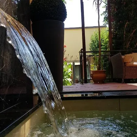 La Casa Con Piscina Riscaldata Interna Anna Luxury Garden Appartement *