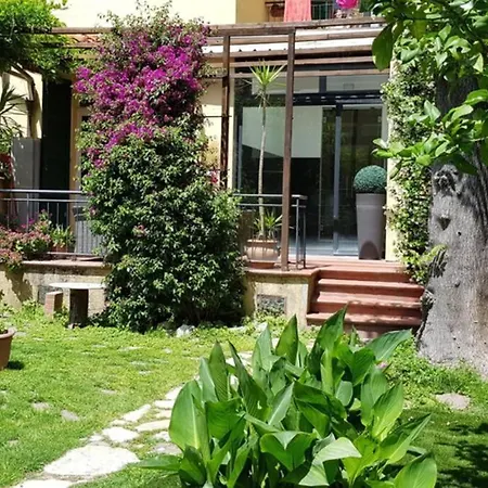 La Casa Con Piscina Riscaldata Interna Anna Luxury Garden Pisa