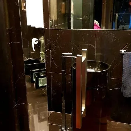 Appartamento La Casa Con Piscina Riscaldata Interna Anna Luxury Garden